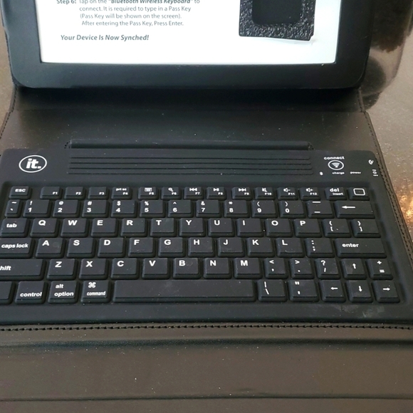 Bluetooth Ipad Keyboard Case - Picture 5 of 6